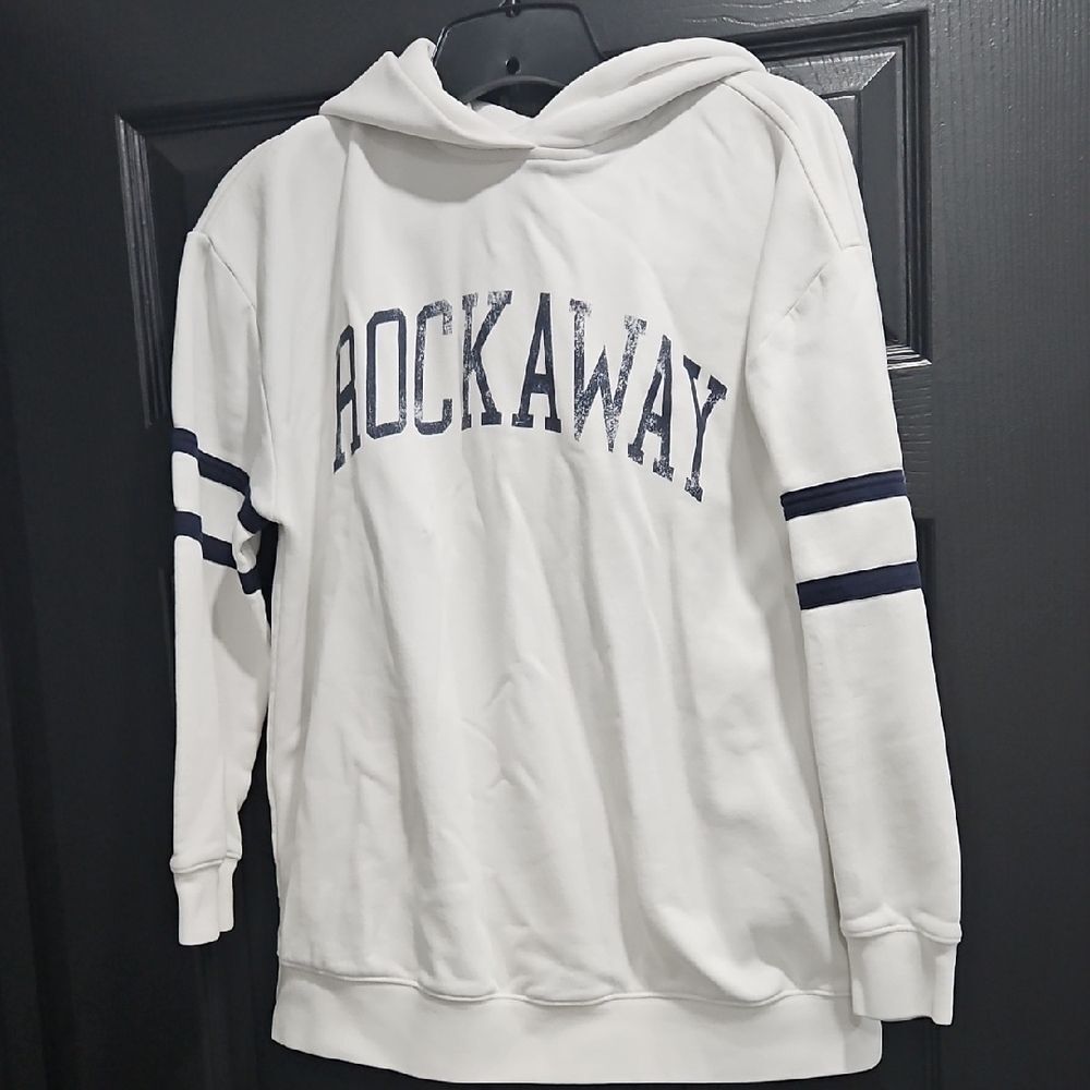 GAP White Crewneck Hoodie with Navy 'ROCKAWAY' Print
